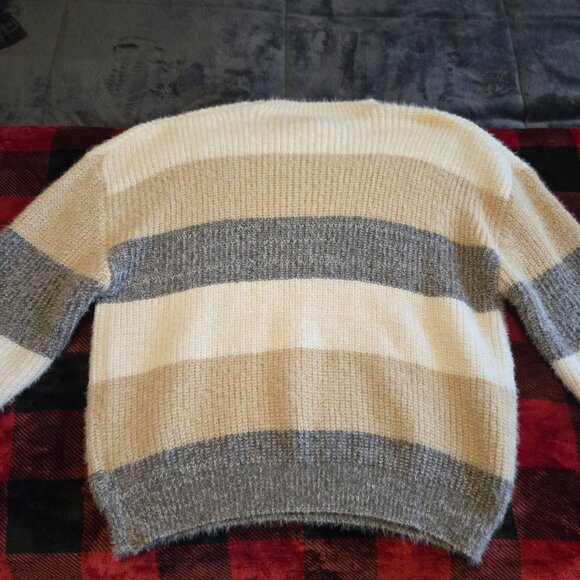 Sweater - Picture 2 of 5